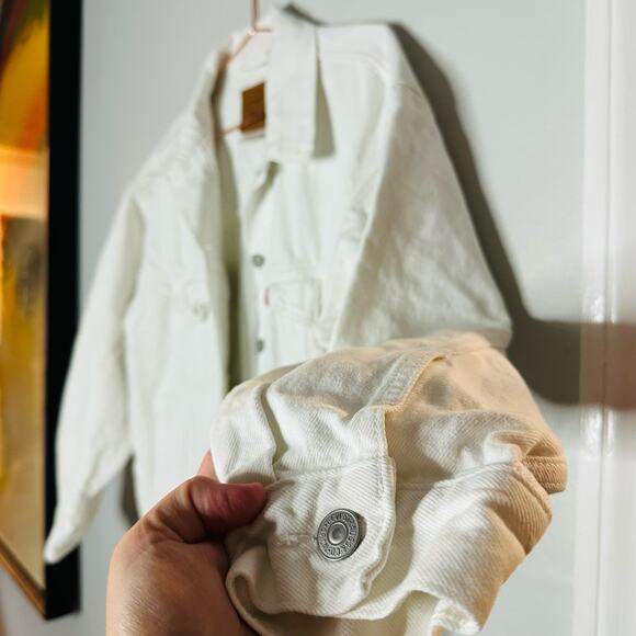 LEVIS Women’s White Silver Button Ex Boyfriend Denim Jacket Size Small - Picture 4 of 11